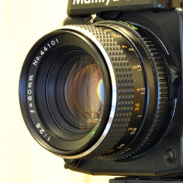 Mamiya-Sekor C 80mm f/2.8. Photo via Wikimedia Commons, CC BY-SA 2.0 (placeholder until GPP shoot)