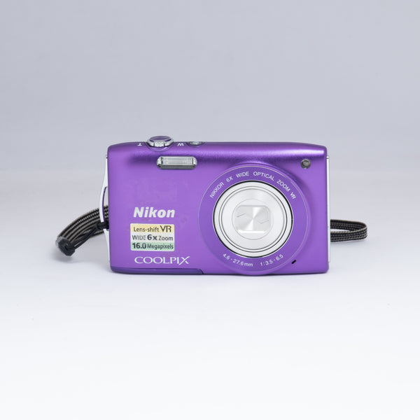 nikon-coolpix-s3300-digital-camera front