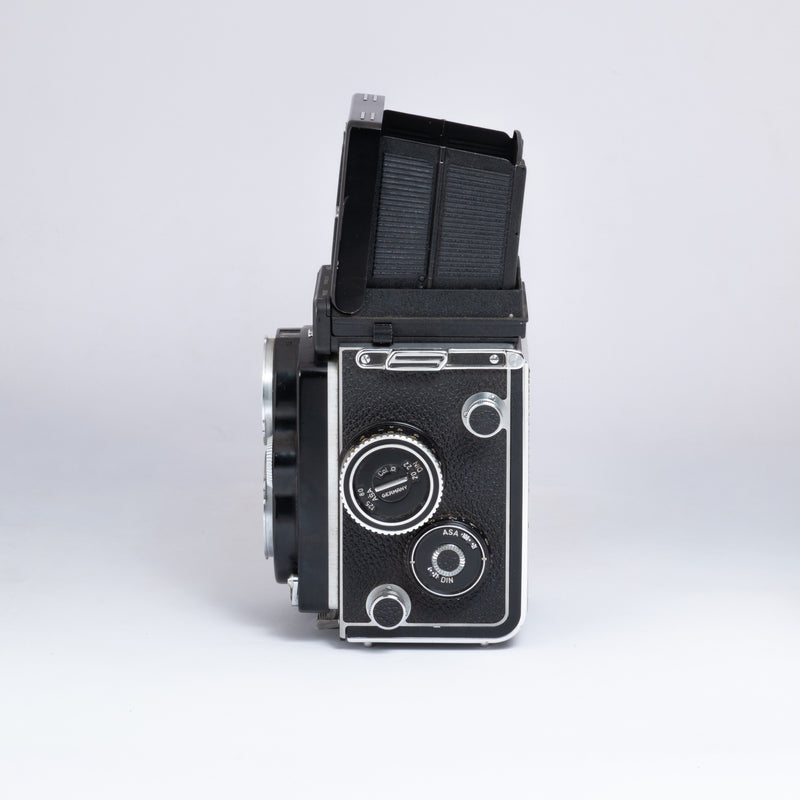 Rolleiflex 3.5F — side · view 5