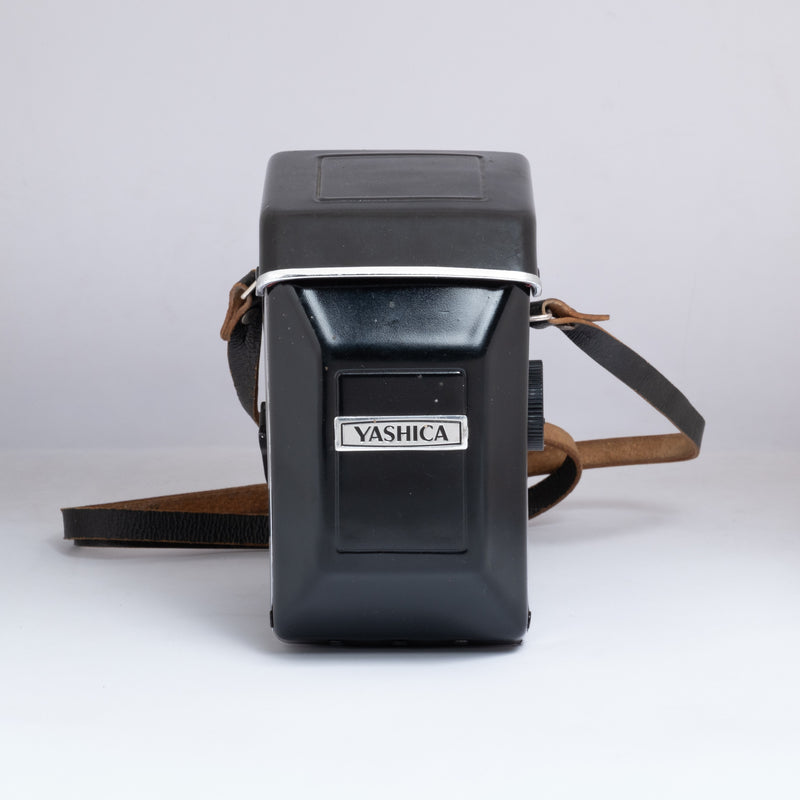 Yashica Mat-124G — side · view 5
