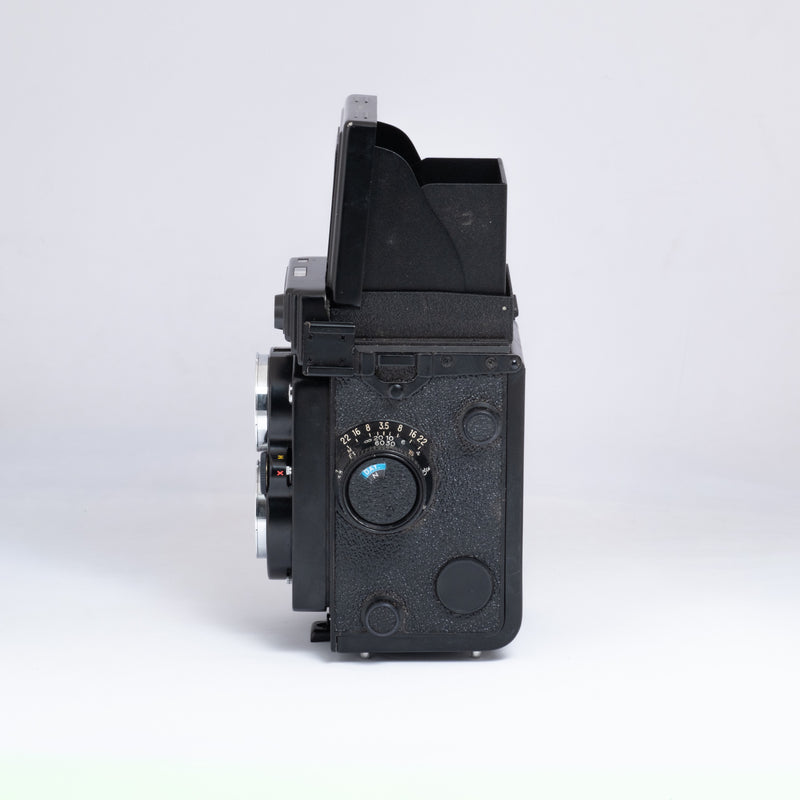 Yashica Mat-124G — side · view 6